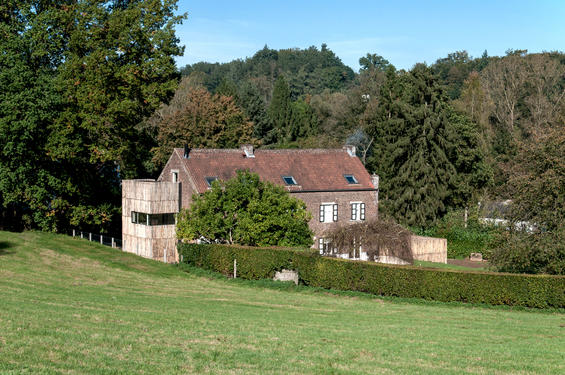 Bousval_Extension d'une maison et aménagement paysager: entre ciel et terre