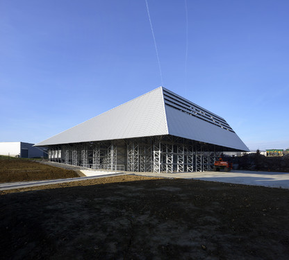 Hall de stockage dans le parc industriel des Hauts-Sarts