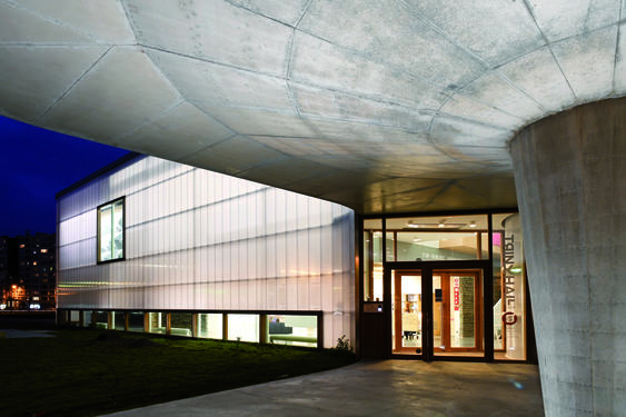 TRINKHALL Façade Ouest nocturne